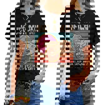 Juste Un Homme Qui Aime Les Beignets 2 Dans Le Petit Doigt 1 Dans Le Puant T-shirt femme - Cadeauxyz