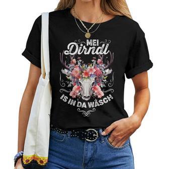 Mei Dirndl Is In Da Wäsch Blumen Wiesn Trachten Dirndl Women's T-shirt Frauen - Geschenkecke