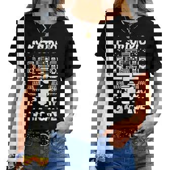 Mon Studio Est La Grotte De Mon Homme T-shirt femme - Cadeauxyz