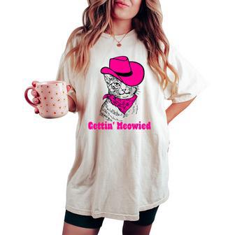 Getting Meowied Cat Mom Western Cowgirls Bachelorette Party Women's Oversized Comfort T-shirt - Thegiftio UK