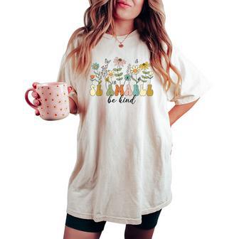 Be Kind In Spanish Se Amable Encouraging And Inspirin Women's Oversized Comfort T-shirt - Thegiftio UK