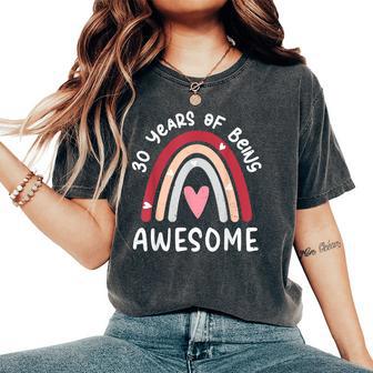 30 Años Chica 30 Cumpleaños Impresionante Traje Rainbow Camiseta extragrande cómoda para mujer - Regaloses