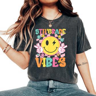5Th Grade Vibes Smile Face Back To School Fifth Grade Women's Oversized Comfort T-Shirt - Thegiftio UK