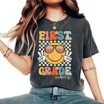 First Grade Vibes Smile First Day Of School 1St Grade Team Women's Oversized Comfort T-Shirt - Thegiftio UK
