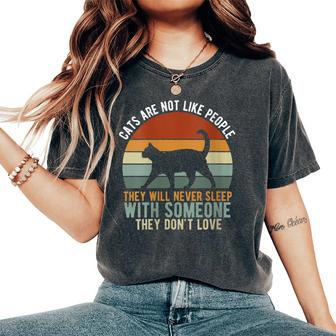 Les Chats Ne Dorment Jamais Avec Quelqu'un Qu'ils N'aiment Pas T-shirt oversize confortable pour femme - Cadeauxyz