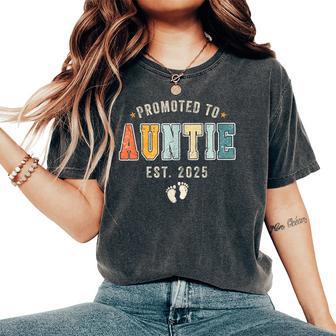 Promoted To Auntie 2025 Soon To Be Aunt 2025 Auntie Est 2025 Women's Oversized Comfort T-Shirt - Thegiftio UK