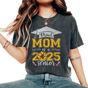 Proud Mom Of A Class Of 2025 Senior Graduate Women's Oversized Comfort T-Shirt - Thegiftio UK