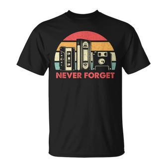 Never Forget Cool Retro Floppy Diskhs And Cassette Tapes T-Shirt - Geschenkecke