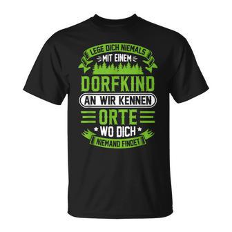 Lege Dich Niemals Mit Einem Dorfkind An Bauer T-Shirt - Geschenkecke