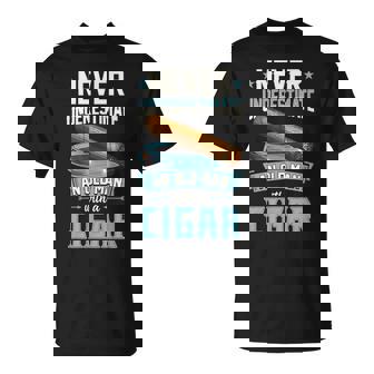 Nunca Subestimes A Un Anciano Con Un Cigarro Camiseta unisex - Regaloses
