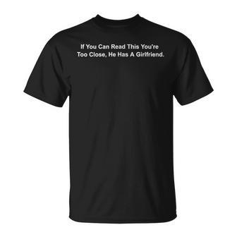 Wenn Du Das Lesen Kannst Bist Du Zu Nah Dran Er Hat Eine Freund T-Shirt - Seseable