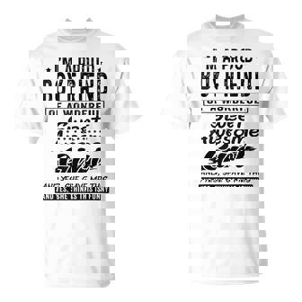 Soy Un Orgulloso Novio De Una Maravillosa Chica Dulce Impresionante Camiseta unisex - Regaloses