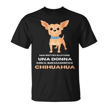 Mai Sottovalutare Una Donna Anziana Con Un Chihuahua Magliette P1094791