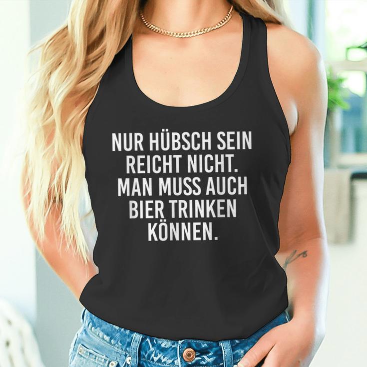 Frau Nur Hübsch Sein Reicht Nicht Man Muss Auch Bier Trinken Tank Top