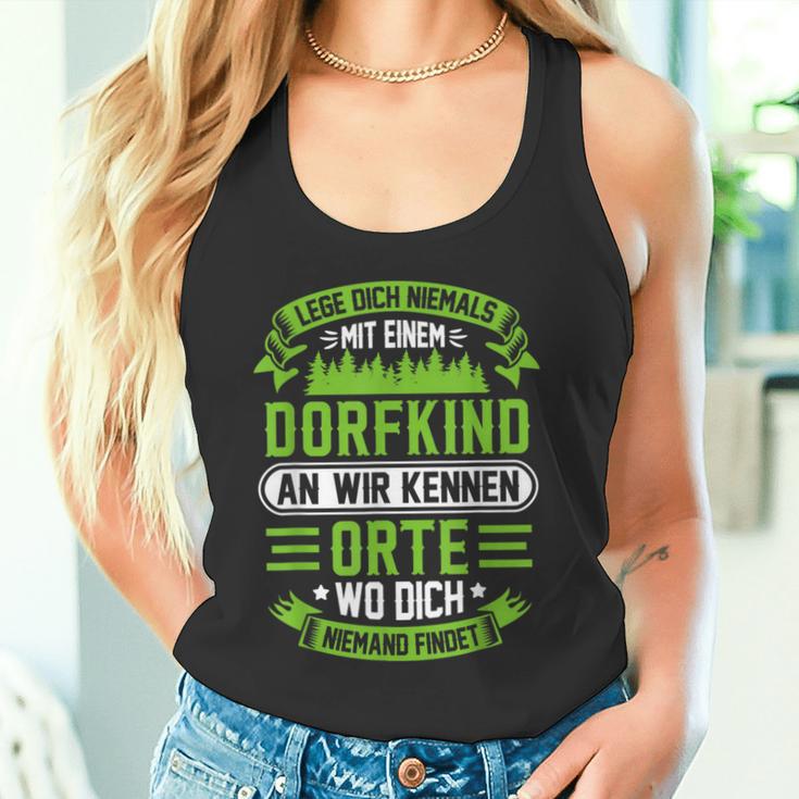 Lege Dich Niemals Mit Einem Dorfkind An Bauer Tank Top