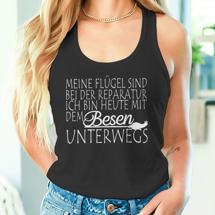 Meine Flügel Sind Bei Der Repatur Underwegs Mit Dem Besen Tank Top