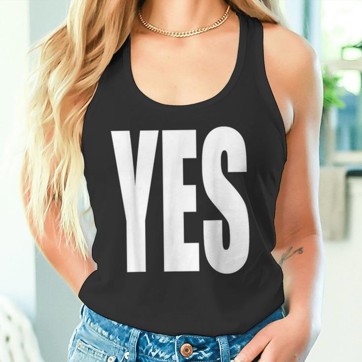 Yes Ausruf Spruch Große Fette Buchstaben Schlicht Ja Tank Top