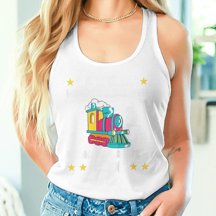 Children's Zug Aus Dem Weg Hier Kommt Ein Kindergartenkind Tank Top