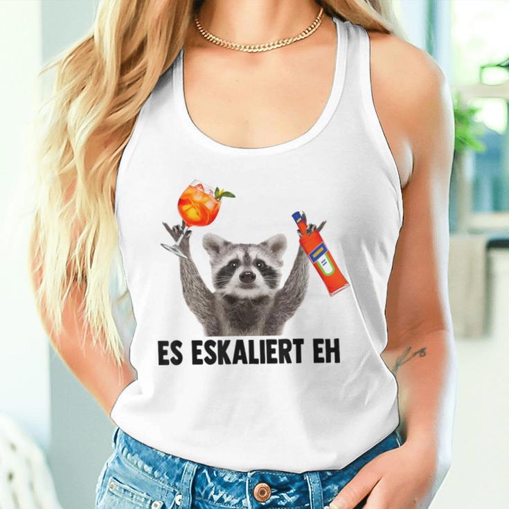 Es Eskaliert Eh X Raccoon Meme Racoon X Pedro Spritz Tank Top