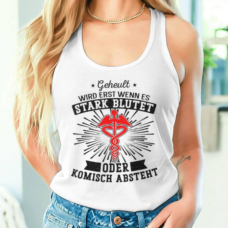 Geheult Wird Erst Wenn Es Stark Blutet Oder Komisch Abstand Ge Tank Top