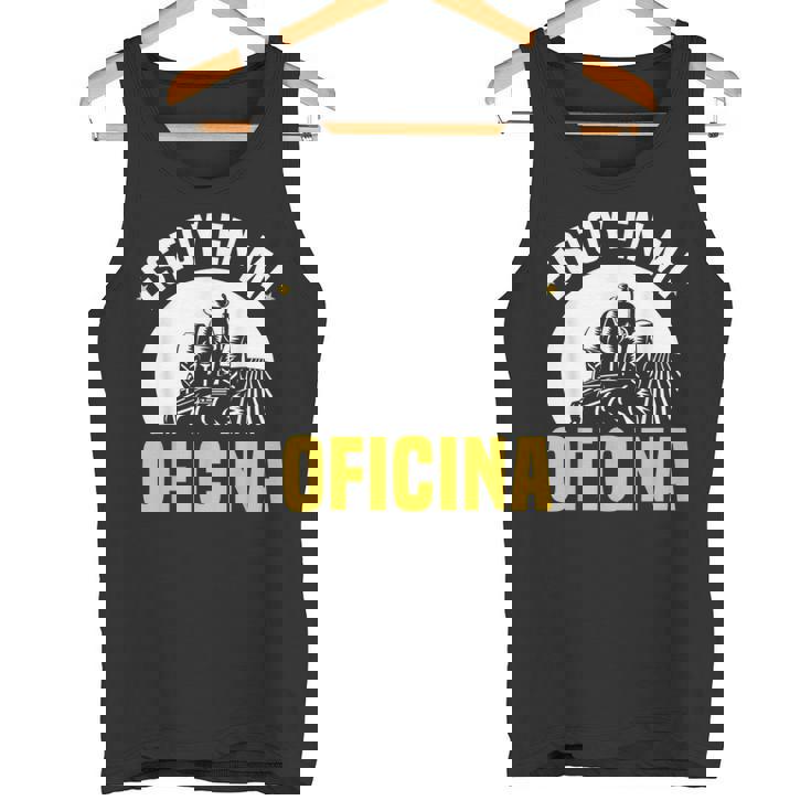 Hombreida En La Granja Tractor Estoy En Mi Oficina Camiseta sin mangas