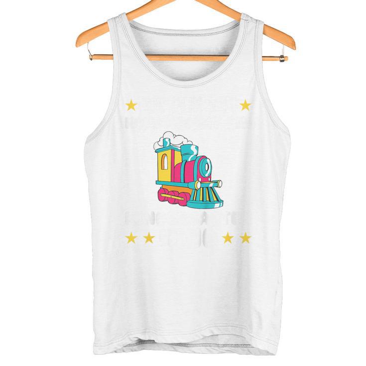 Children's Zug Aus Dem Weg Hier Kommt Ein Kindergartenkind Tank Top