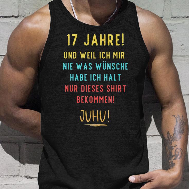 17Th Birthday Decoration For Someone Der Sich Nichts Wünscht Tank Top Geschenke für Ihn