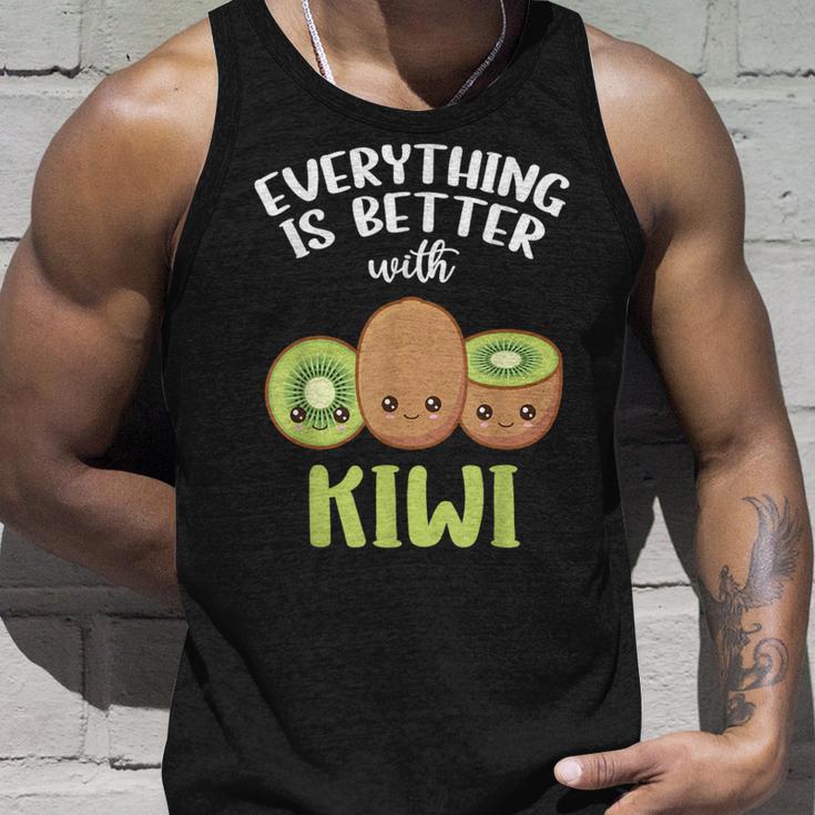 Alles Ist Besser Mit Kiwi Tank Top Geschenke für Ihn