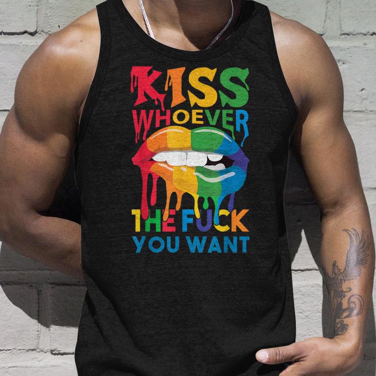 Christopher Street Day With Kiss Wen Zum Teufel Du Willst Tank Top Geschenke für Ihn