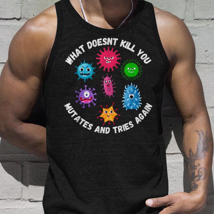 Was Dich Nicht Killt Mutiert Undersucht Es Erneu Microbiology Tank Top Geschenke für Ihn