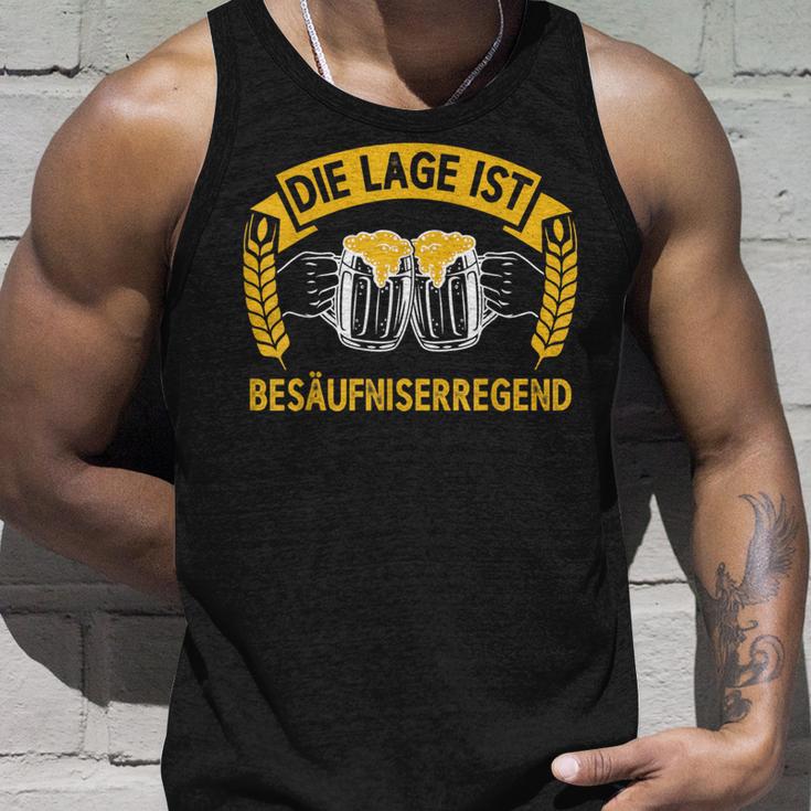 Die Lage Ist Besäufniserregend Sauf Bier German Tank Top Geschenke für Ihn