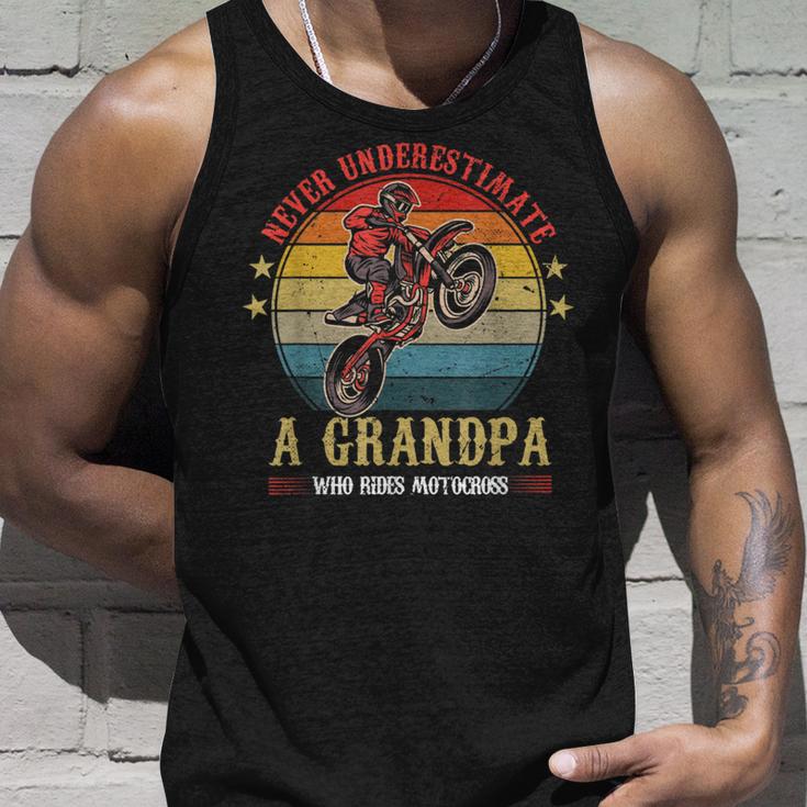 Dirt Bike Never Underestimate A Opa Der Motocross Fahren Tank Top Geschenke für Ihn