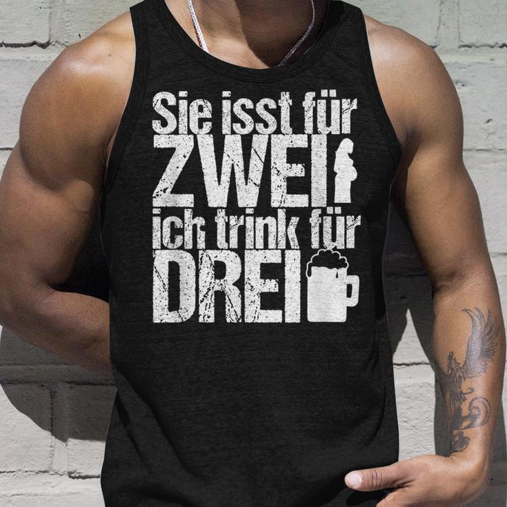 Du Isst Für Zwei Ich Trink Für Drei Schwangerschaft You Eat Tank Top Geschenke für Ihn