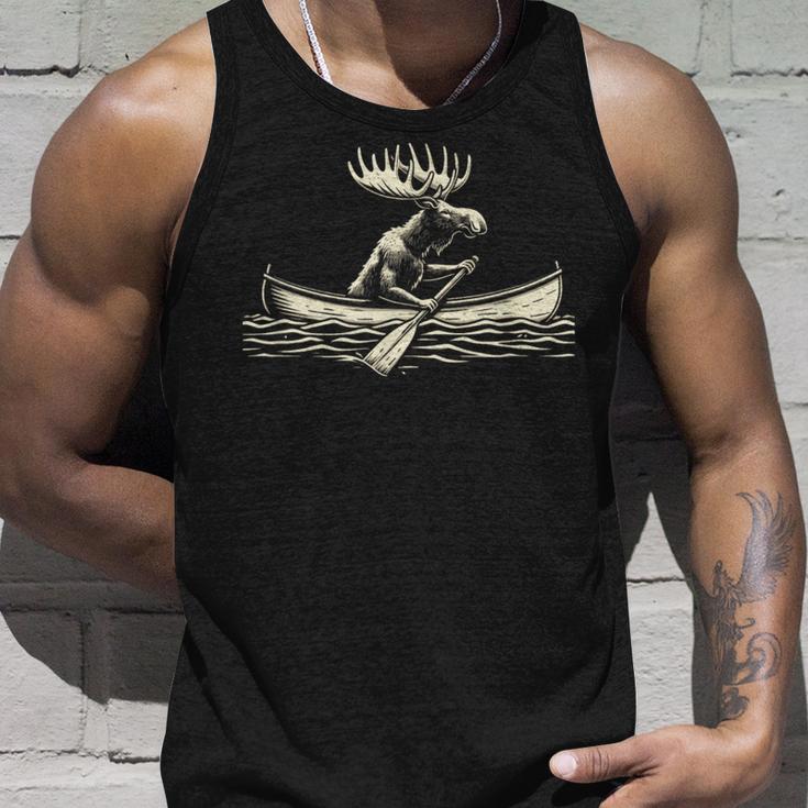 Elk In Canoe Tank Top Geschenke für Ihn