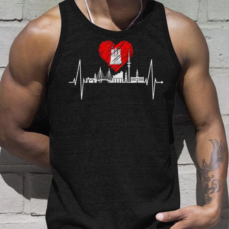 Hamburg Skyline Heartbeat Hamburger Hafen Heart Fan Tank Top Geschenke für Ihn