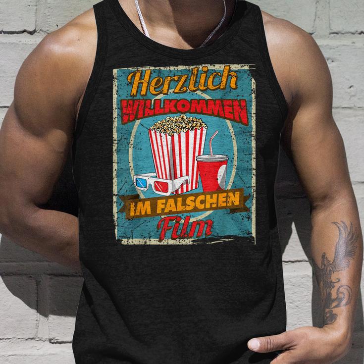 Herzlich Willkommen Im Falschen Film Herzlich Willkommen Im Falschen Film Tank Top Geschenke für Ihn