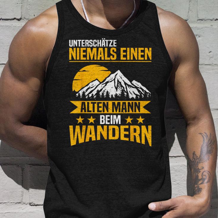 Hikung Underschätze Niemal Eine Alten Mann Weim Hikern S Tank Top Geschenke für Ihn