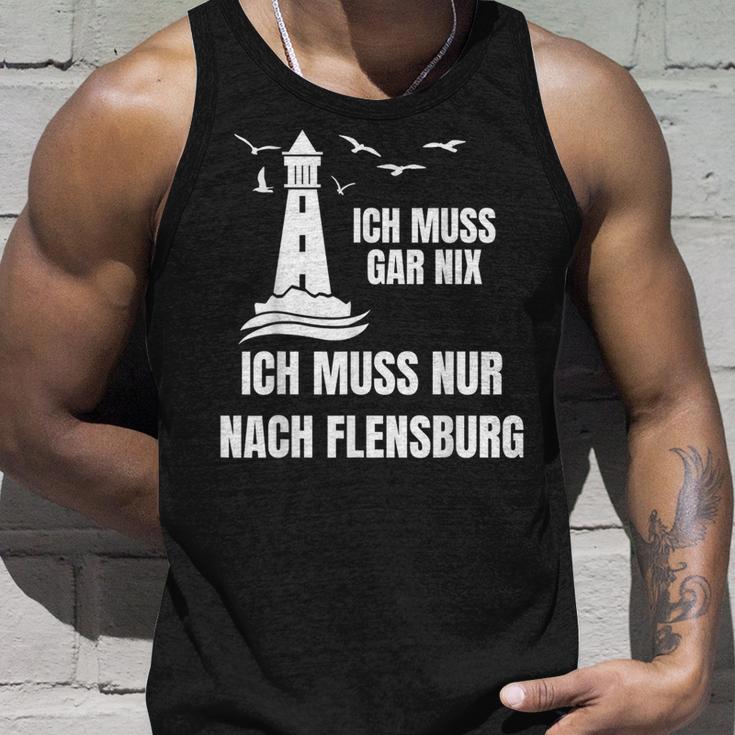 Ich Muss Gar Nix Ich Muss Nur Nach Flensburg Holiday Norden Tank Top Geschenke für Ihn