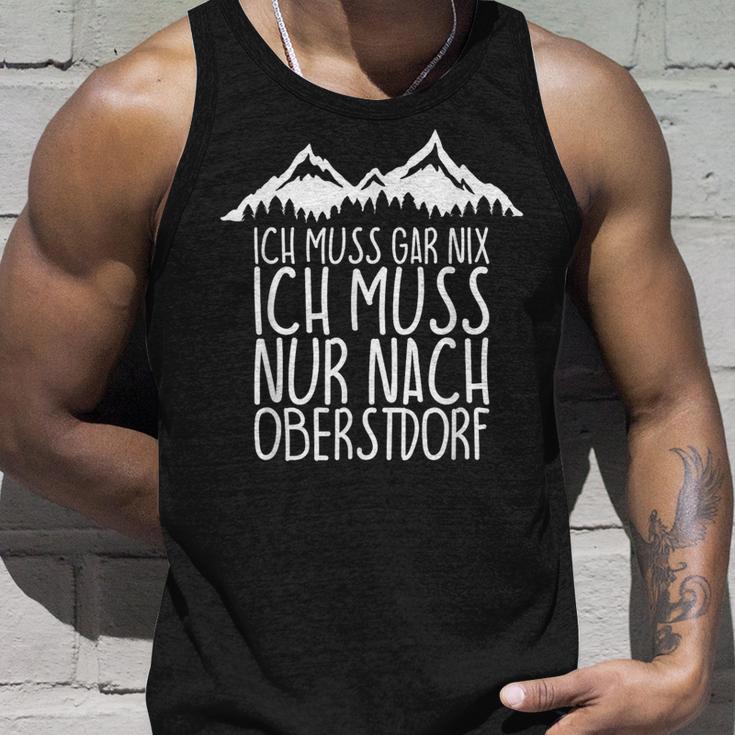 Ich Muss Gar Nix Ich Muss Nur Nach Oberstdorf Tank Top Geschenke für Ihn