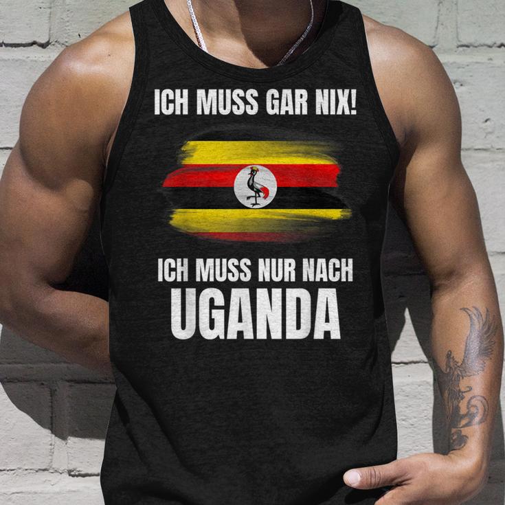 Ich Muss Gar Nix Ich Muss Nur Nach Uganda Tank Top Geschenke für Ihn