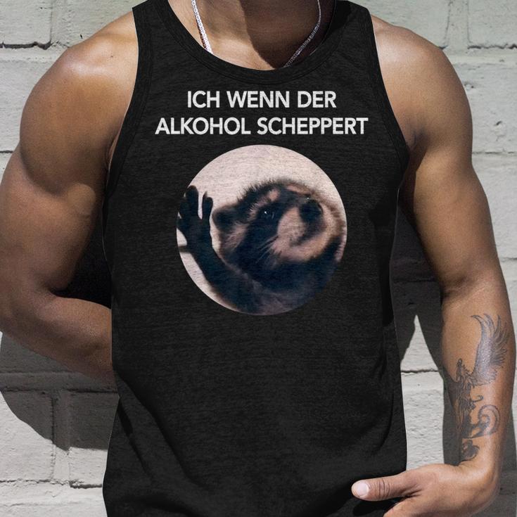 Ich Wenn Der Alkohol Scheppert X Pedro Raccoon Meme Tank Top Geschenke für Ihn