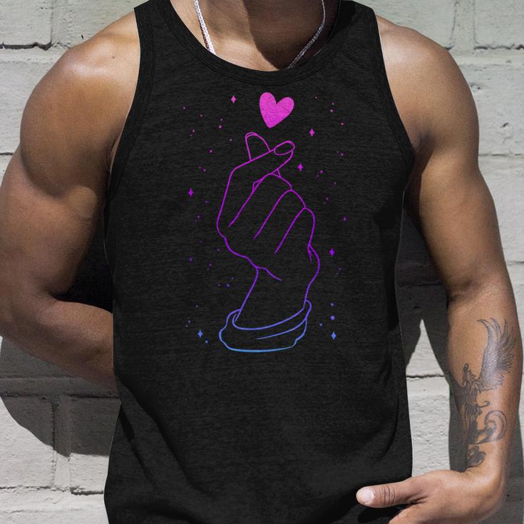 K-Pop Finger Heart Saranghae For Fans Of Korean Music Tank Top Geschenke für Ihn