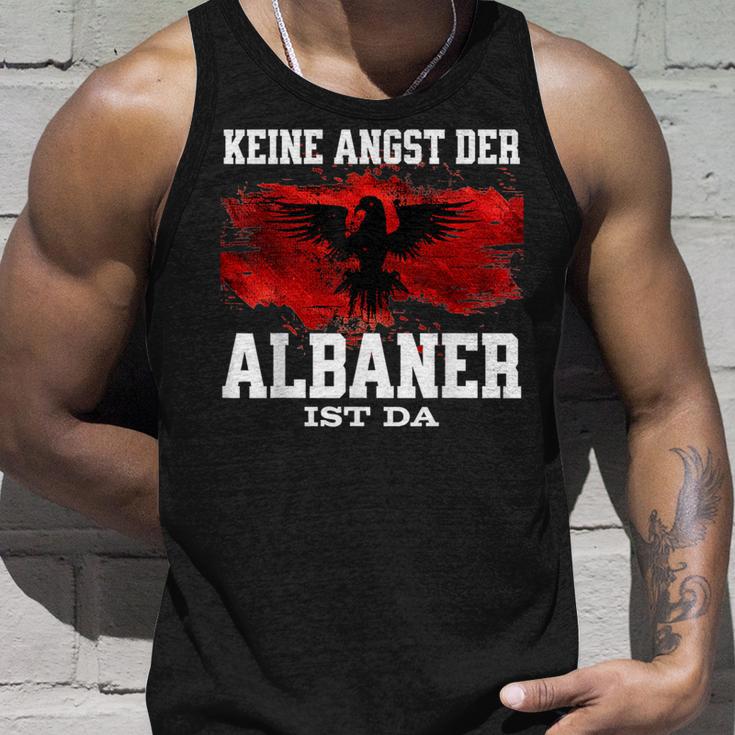 Keine Angst Der Albaner Ist Da Tank Top Geschenke für Ihn