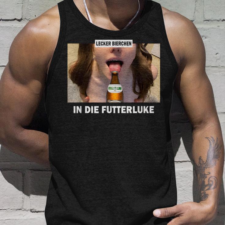 Lecker Bierchen In Die Futterluke Tank Top Geschenke für Ihn