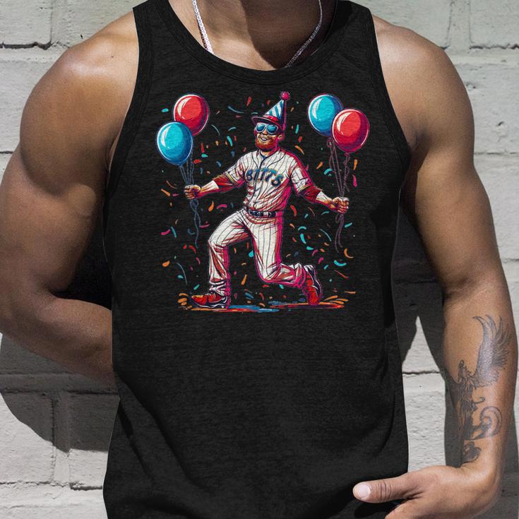 Lustiger Baseballspieler Mit Geburtstagsballons Und Hut Kostüm Tank Top Geschenke für Ihn