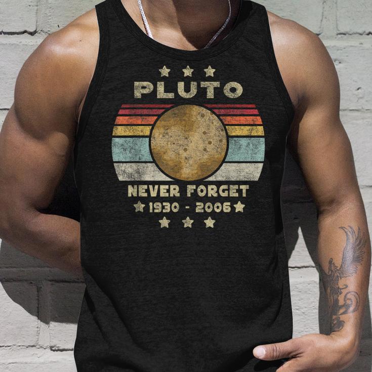 Pluto Never Forget Retro intage Retro Space Tank Top Geschenke für Ihn