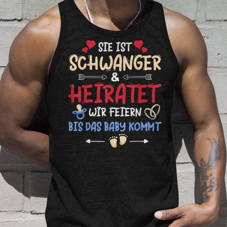 Sie Ist Schwanger Und Heiratet Wir Feiern Hen Party S Tank Top Geschenke für Ihn