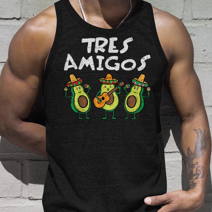 Tres Amigos Avocados Guac Cinco De Mayo Fiesta Mexicanegan Tank Top Geschenke für Ihn