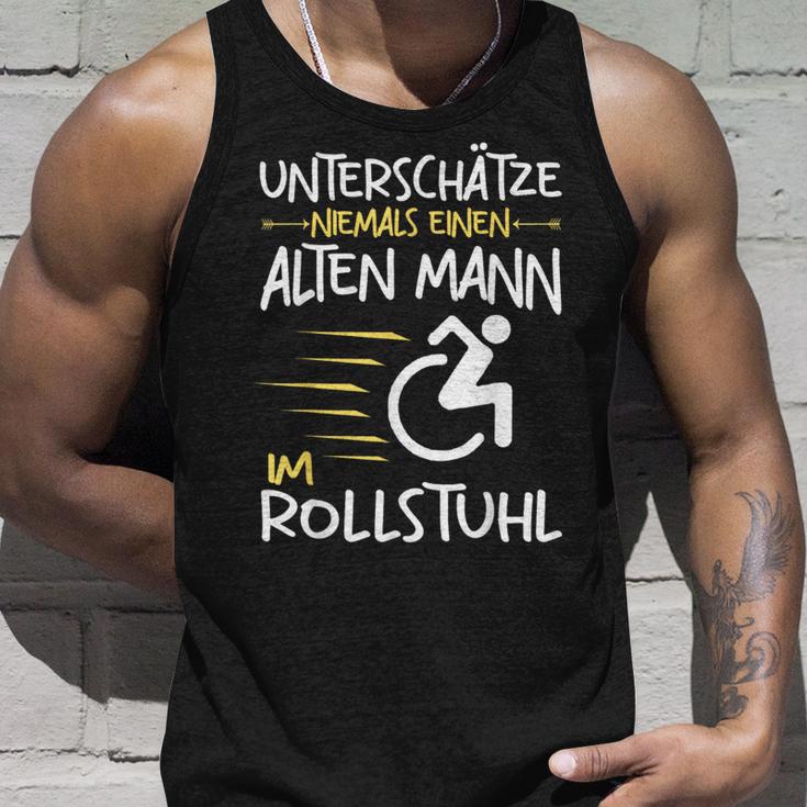 Unterschätze Niemals Alten Mann Im Wheelchair User S Tank Top Geschenke für Ihn