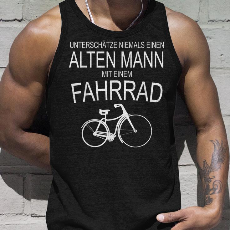 Unterschätze Niemals Einen Alten Mann Mit Fahrrad Tank Top Geschenke für Ihn